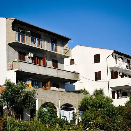 Adrialuka Apartament *