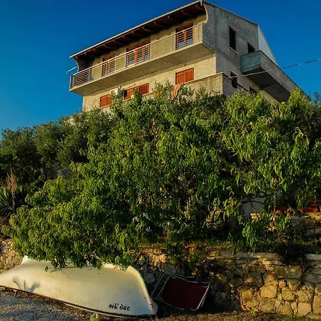 Adrialuka Apartament *